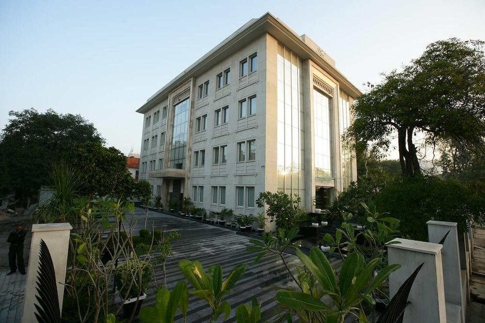 เดอะ มิวส์ ซาโรวาร์ พอร์ทิโก้ Hotel นิวเดลี ภายนอก รูปภาพ