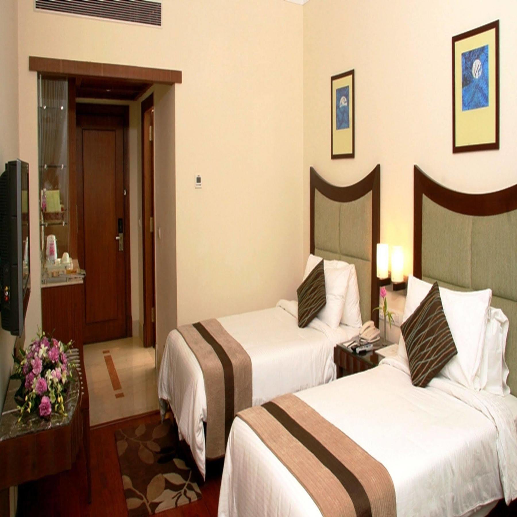 เดอะ มิวส์ ซาโรวาร์ พอร์ทิโก้ Hotel นิวเดลี ภายนอก รูปภาพ