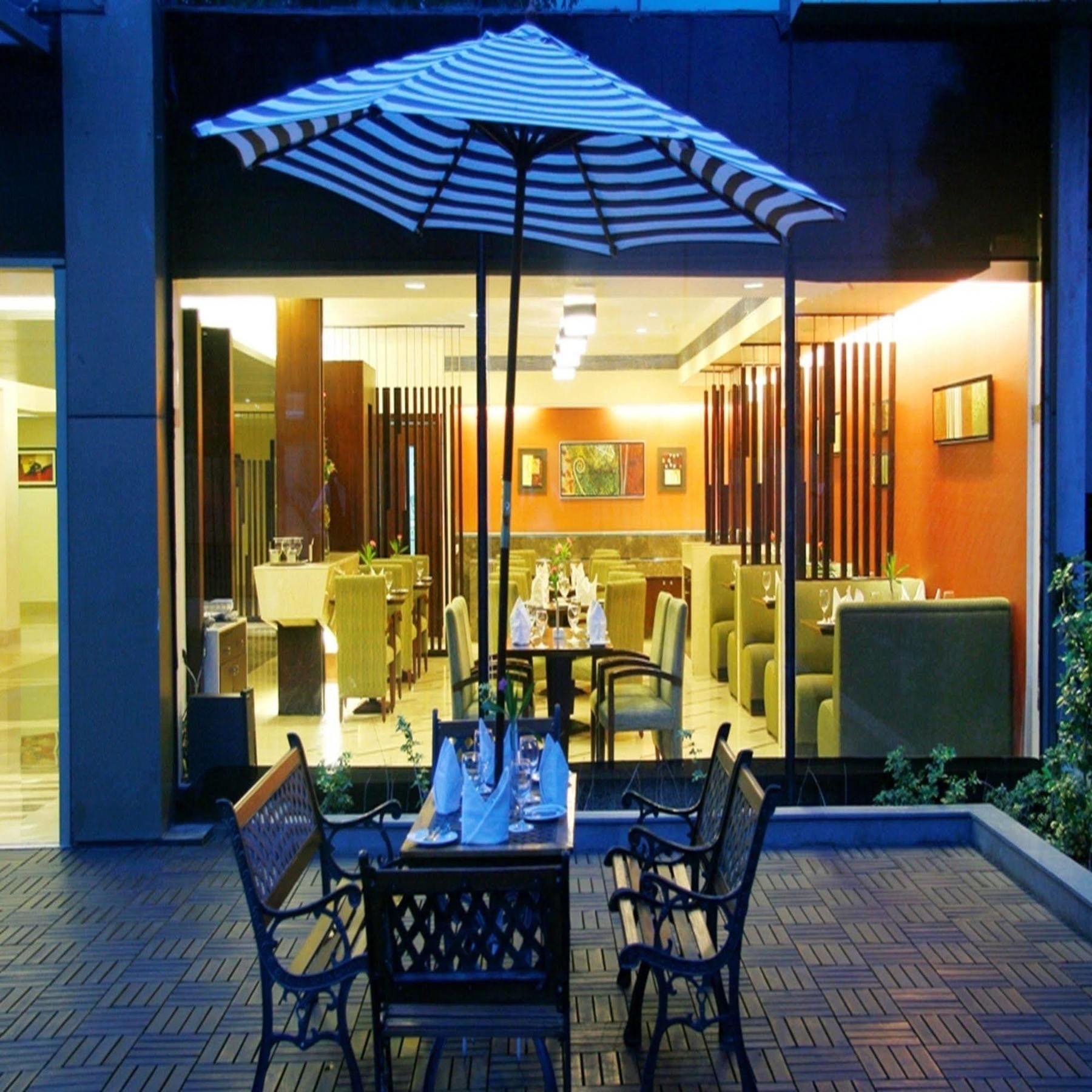 เดอะ มิวส์ ซาโรวาร์ พอร์ทิโก้ Hotel นิวเดลี ภายนอก รูปภาพ