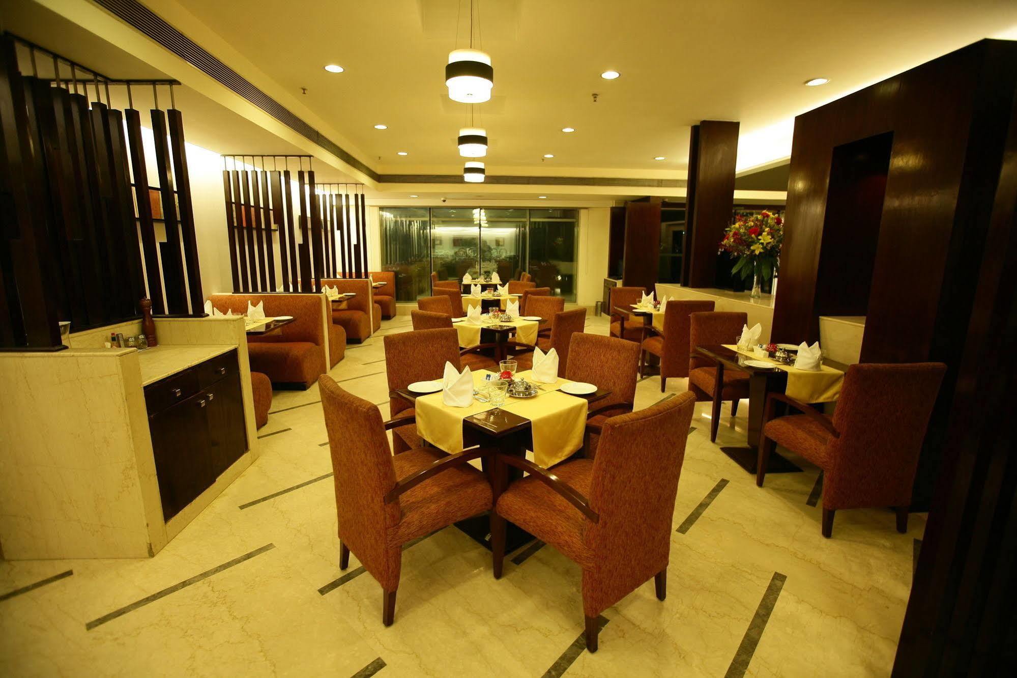 เดอะ มิวส์ ซาโรวาร์ พอร์ทิโก้ Hotel นิวเดลี ภายนอก รูปภาพ